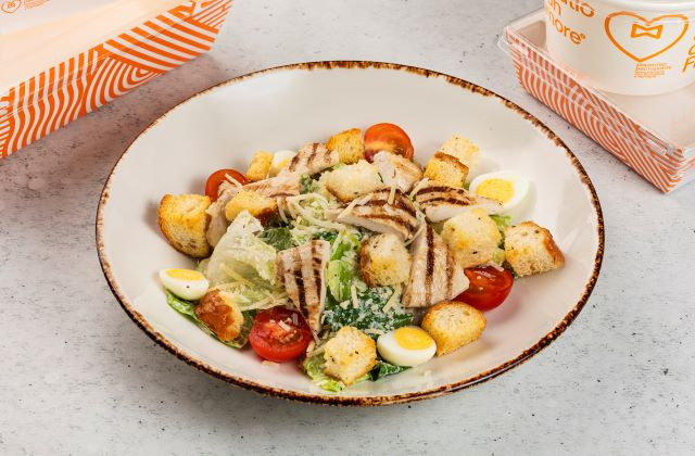 Цезарь с куриной грудкой подарок