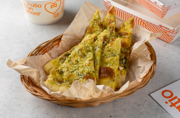 Фокачча с розмарином и пармезаном